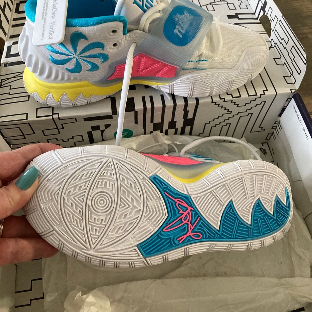 Nike Kyrie6 Graffiti Sneakers mens size 5